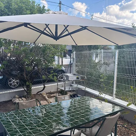 Residence Les 3 Volcans-4 Etoiles-T2 Et Studio-Chic Clim Parkings Terrasses Jardins *